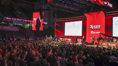 Özgür Özel Yeniden CHP Genel Başkanı Oldu