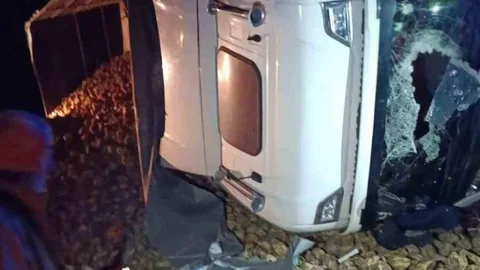 Yozgat'ta Tır Devrildi, 1 Kişi Hayatını Kaybetti