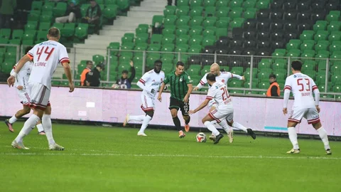 Sakaryaspor ve Ümraniyespor Berabere Kaldı