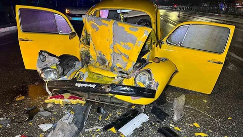 Uşak'ta Otomobil ve Otobüs Çarpıştı