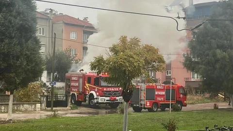 Denizli'de Park Halindeki Minibüs Yandı
