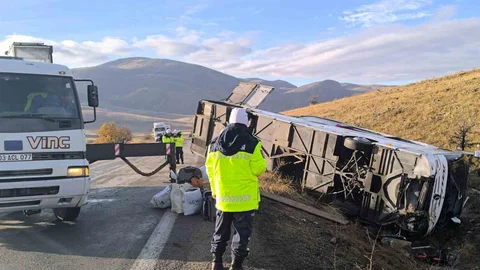 Afyonkarahisar'da Otobüs Kazası Sonrası Kimlik Tespiti