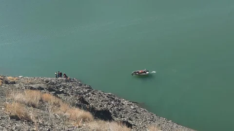 Van'da Baraja Araç Düştü