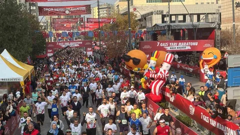 Gaziantep’te 7. Gazi Yarı Maratonu Başladı