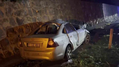 Sakarya'da Otomobil Kazası: 2 Yaralı