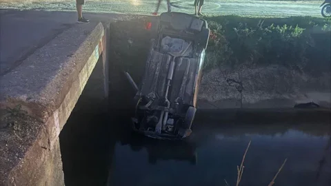 Tarsus'ta Kontrolden Çıkan Otomobil Dereye Uçtu