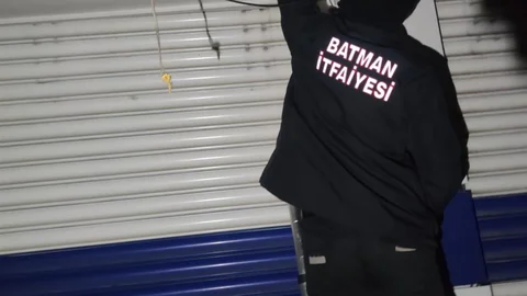 Batman'da Kuaför Dükkanında Mahsur Kalanlar Kurtarıldı