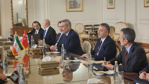 Dışişleri Bakanı Tahran'da Görüşmelerde Bulundu