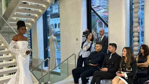 Bursa'da Gelinlik Defilesi Gerçekleşti