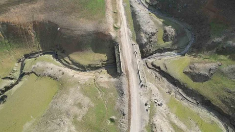 Gökçe Barajı'nda Tarihi Yol Ortaya Çıktı