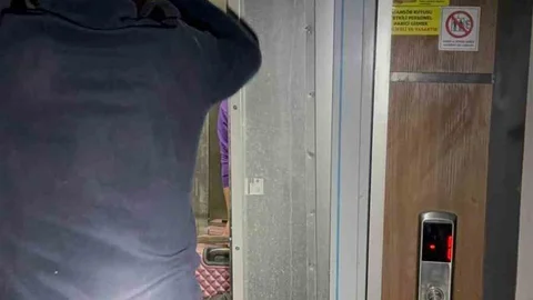 Hatay'da Asansörde Mahsur Kalanlar Kurtarıldı