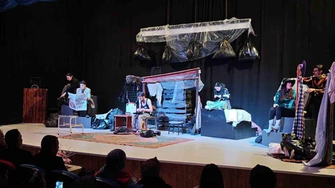 Aşkale'de Tiyatro Gösterimi Yapıldı