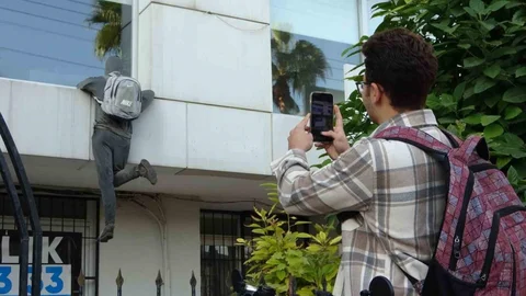 Mersin’de 5 Yıldır Aynı Hırsız Aynı Pencerede: Polisi Arayan da Taş Atan da Çok!