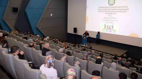 Diyarbakır'da Velilere Eğitim Semineri Düzenlendi
