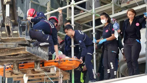 Antalya'da İnşaat İşçisi Düşerek Ağır Yaralandı