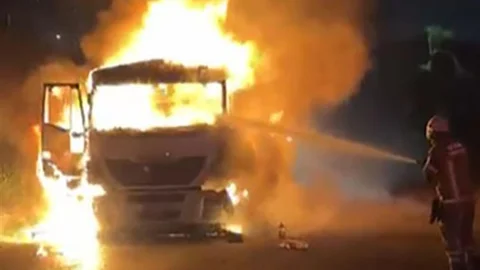 İzmir'de Tır Yangını Paniğe Neden Oldu