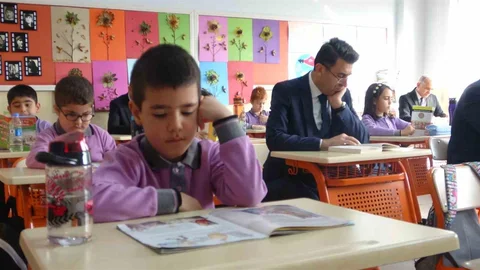 Tunceli'de Okul Saatleri Kitap Okuma ile Başlayacak