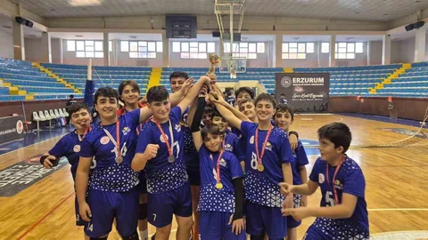 Aşkale Ortaokulu Voleybolda İkincilik Elde Etti
