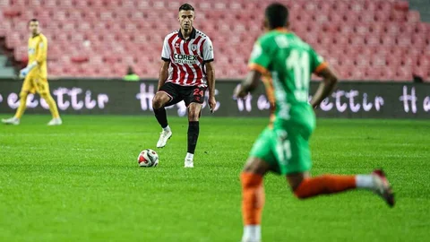 Samsunspor, Alanyaspor'u 1-0 Önde Tamamladı