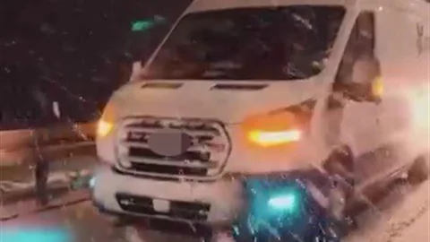 Sivas'ta Kar Yağışı Sürücüleri Zorladı