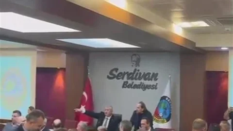 Serdivan Meclis Toplantısında Arbede Çıktı