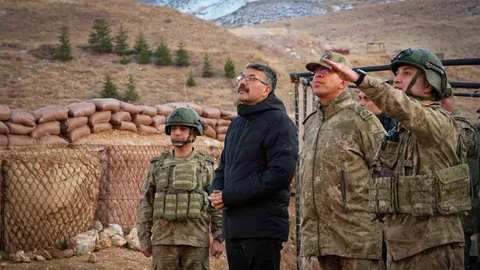 Hakkâri'de Üst Düzey Askeri Ziyaret