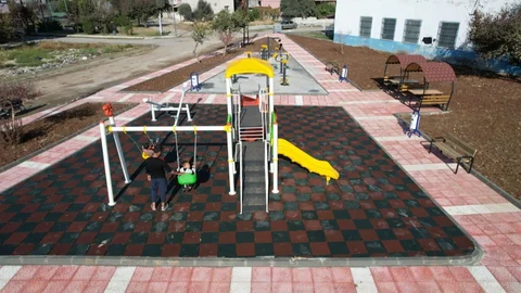 Çimler Serildi, Oyun Grupları Kuruldu: Karacailyas Şakir Gülmen Mahallesi Parkı Yenilendi