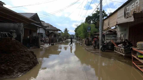 Güney Asya'da Sel Felaketi Bilançosu Artıyor