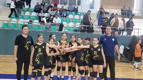 Köyceğizli Minikler Voleybol Turnuvası'nda Şampiyonluk Elde Etti