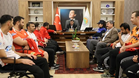 Hayalleri Bir Günlüğüne Gerçek Oldu: Özel Bireyler Toroslar Belediyesi’ni Yönetti