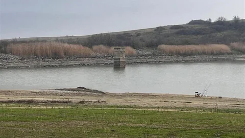 Tekirdağ'daki Gölette Su Seviyesi Düşüyor