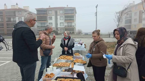 Kütahya'da Gazze İçin Hayır Çarşısı Düzenlendi