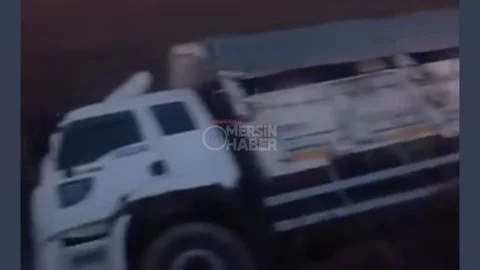 Tarsus Alifakı’da Kamyon Devrildi: Sürücü Kazadan Yara Almadan Kurtuldu