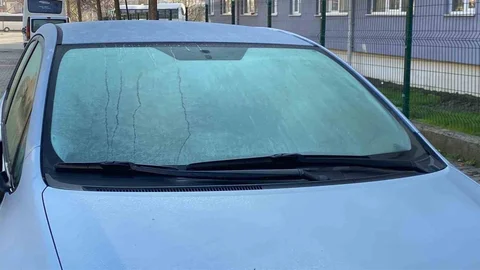 Bolu'da Araç Camları Buz Tuttu