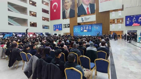 Gençlerin Dijital Dönüşümdeki Rolü Ankara'da Tartışıldı