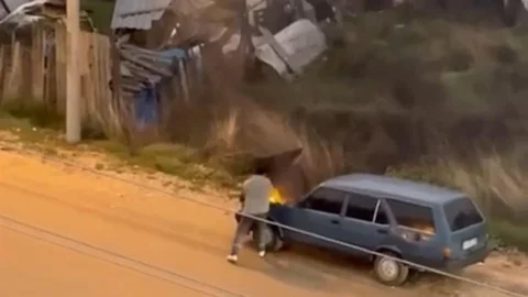 Bolu'da Araç Yangınına Kova İle Müdahale