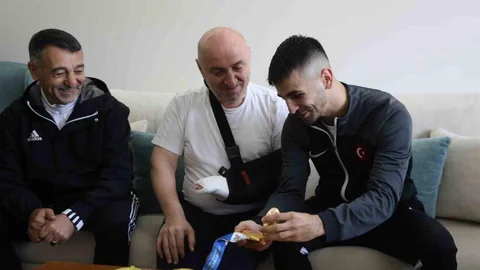 Dünya Şampiyonu Karateci Şamdan, Bıyık’ı Ziyaret Etti