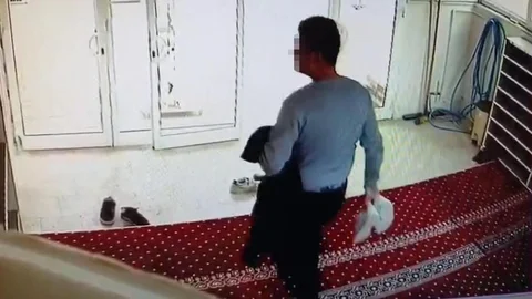 Şanlıurfa'da Cami Hırsızlığı Görüntülendi