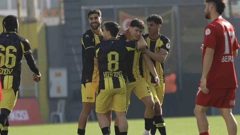 İstanbulspor, Sarıyer'i 6-0 Yendi