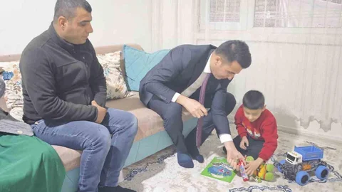 Diyarbakır'da Miniklere Oyuncak Dağıtımı