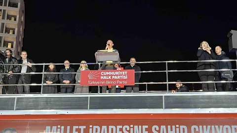Özgür Özel Güngören'de Miting Düzenledi