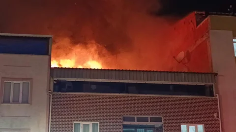 İnegöl'de Çatı Yangını Paniğe Neden Oldu