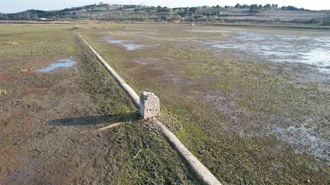 Terkos Gölü'nde Tarihi Kanallar Ortaya Çıktı