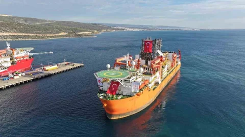 Dev Gemi Taşucu’nda: Türkiye’nin 6. Sondaj Gemisi West Dorado Limana Yanaştı