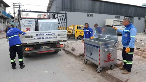 Mersin Akdeniz'de Yeni Çöp Konteynerleri Dağıtılıyor