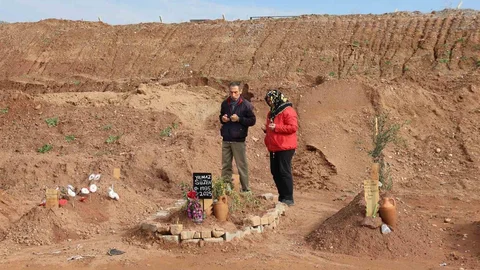 Efeler'de Mezarlık Sorunu Yaşanıyor