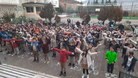 Tunceli'de Miniklere Spor Desteği