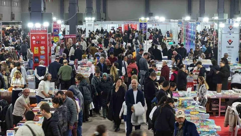 Denizli Kitap Fuarı Yoğun İlgi Görüyor