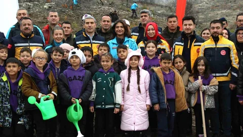 Uşak'ta Fidanlar Toprakla Buluştu