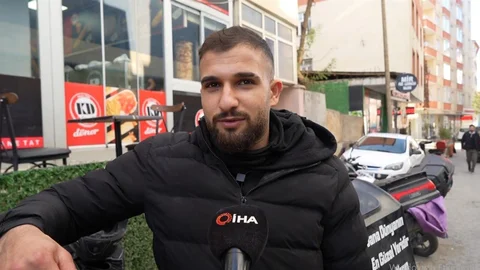 Muş'ta Polis Kuryeye Eldiven Verdi